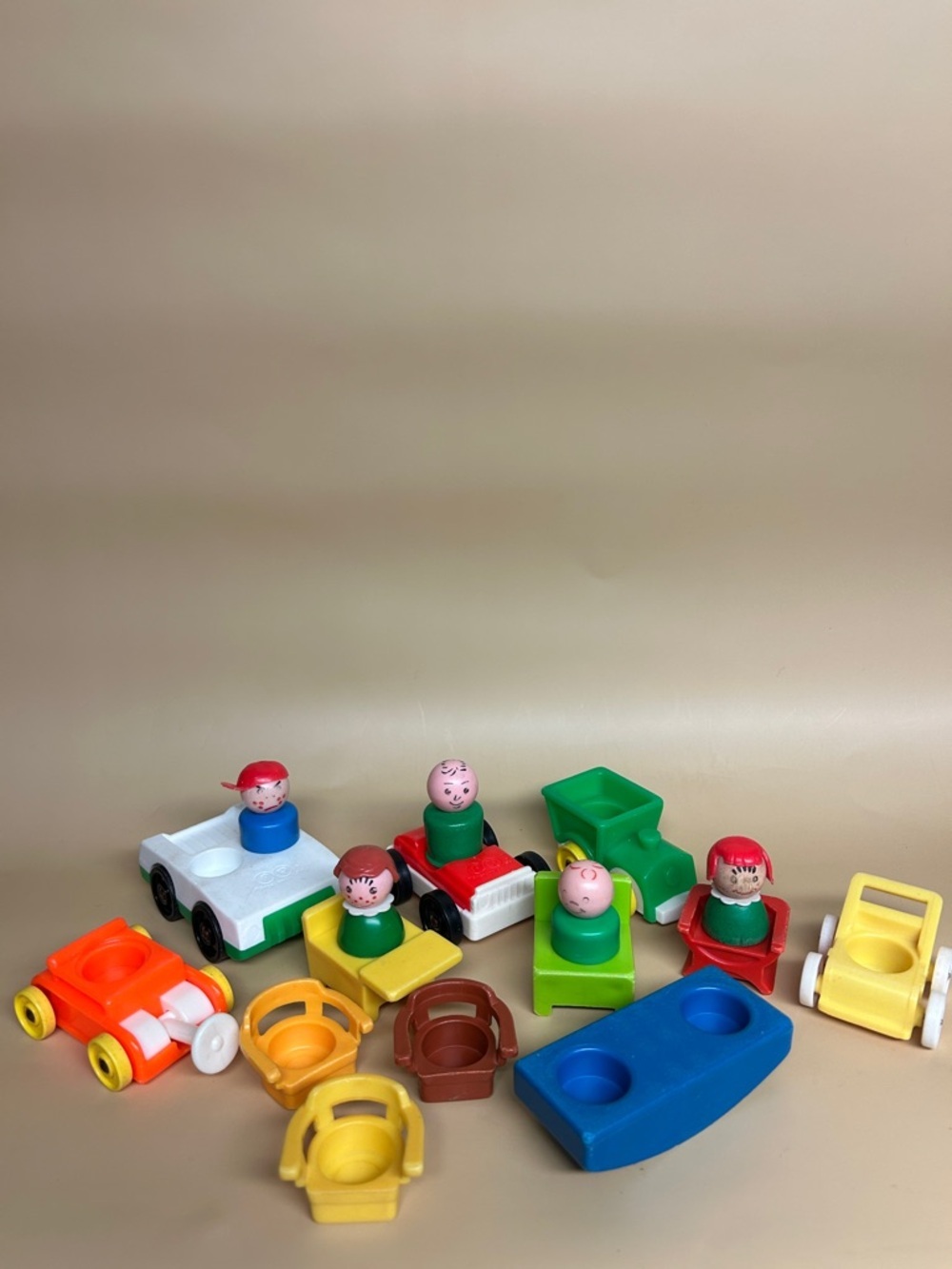 Lot of 17 Vintage Fisher Price véhicule and accessoires